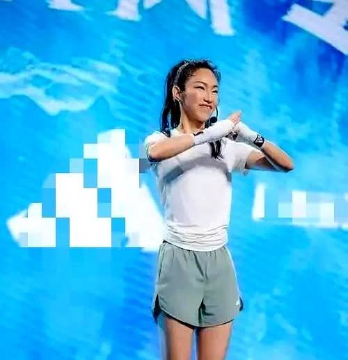 怀疑过那尔那茜会栽在官方，也怀疑过那尔那茜会栽在网友手上。万万没想到的是