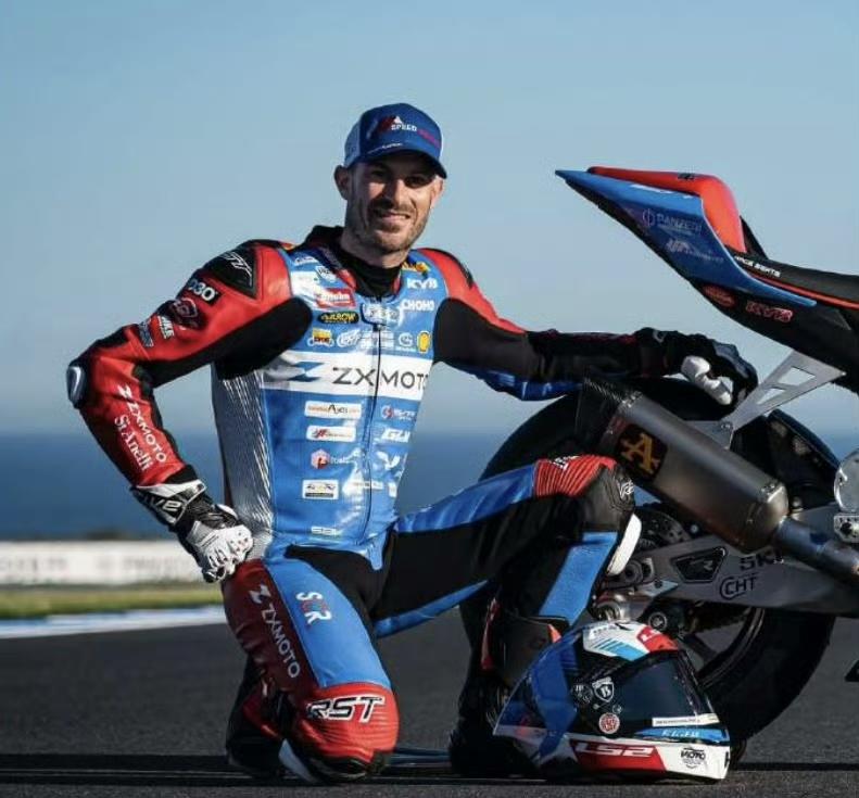 这位夺冠的法国车手，怀疑过自己的车技，怀疑过自己的年龄，怀疑过自己的运气，就是