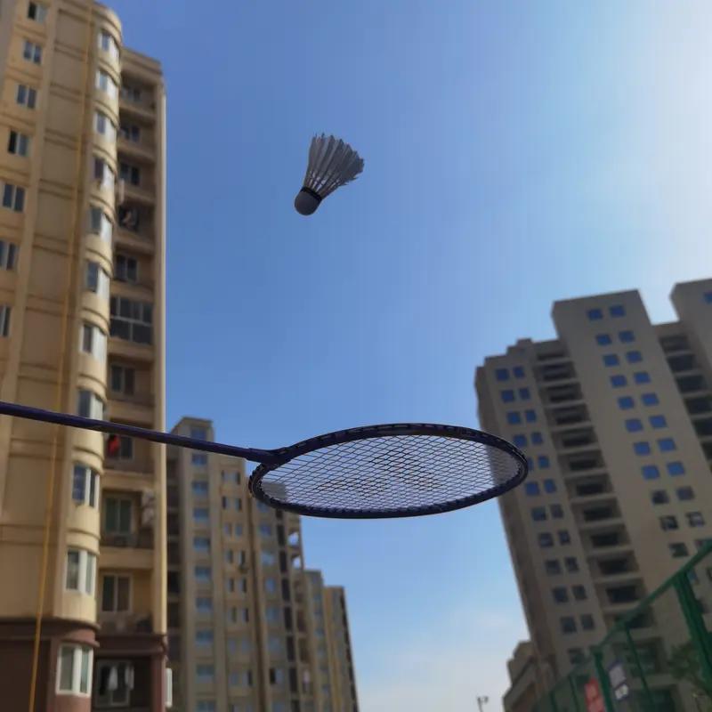 朋友上午跟我吐槽，说他干了件蠢事。本来想给持仓的票“加点仓”，可手指头一哆嗦，挂