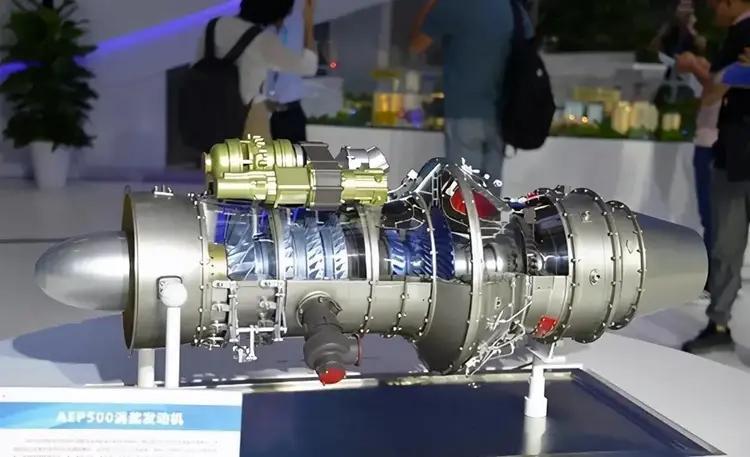 直-8仿制原型为法国SA321“超黄蜂”大型直升机，配套动力涡轴-6发动机全系测
