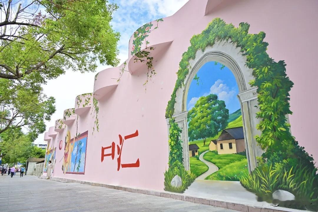 退休群的无奈单位退休职工已有三十多人，年长的快九十岁了，白发苍苍，步履蹒跚。