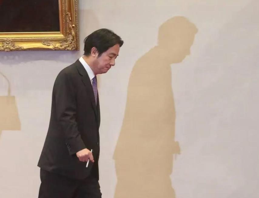 赖清德说“没时间再等”，结果韩国瑜一出手，民进党气急败坏 赖清德前脚刚在论坛