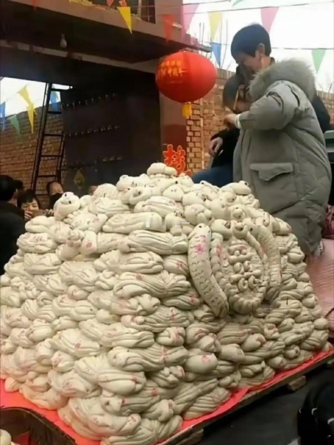 山东结婚，有人送百八十斤馒头，这吃不完难道不怕坏掉浪费？​​​