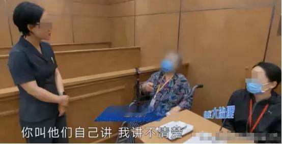 上海，82岁老太房子拆迁，拿到了700多万的补偿。她给小儿子分了400万，给大儿