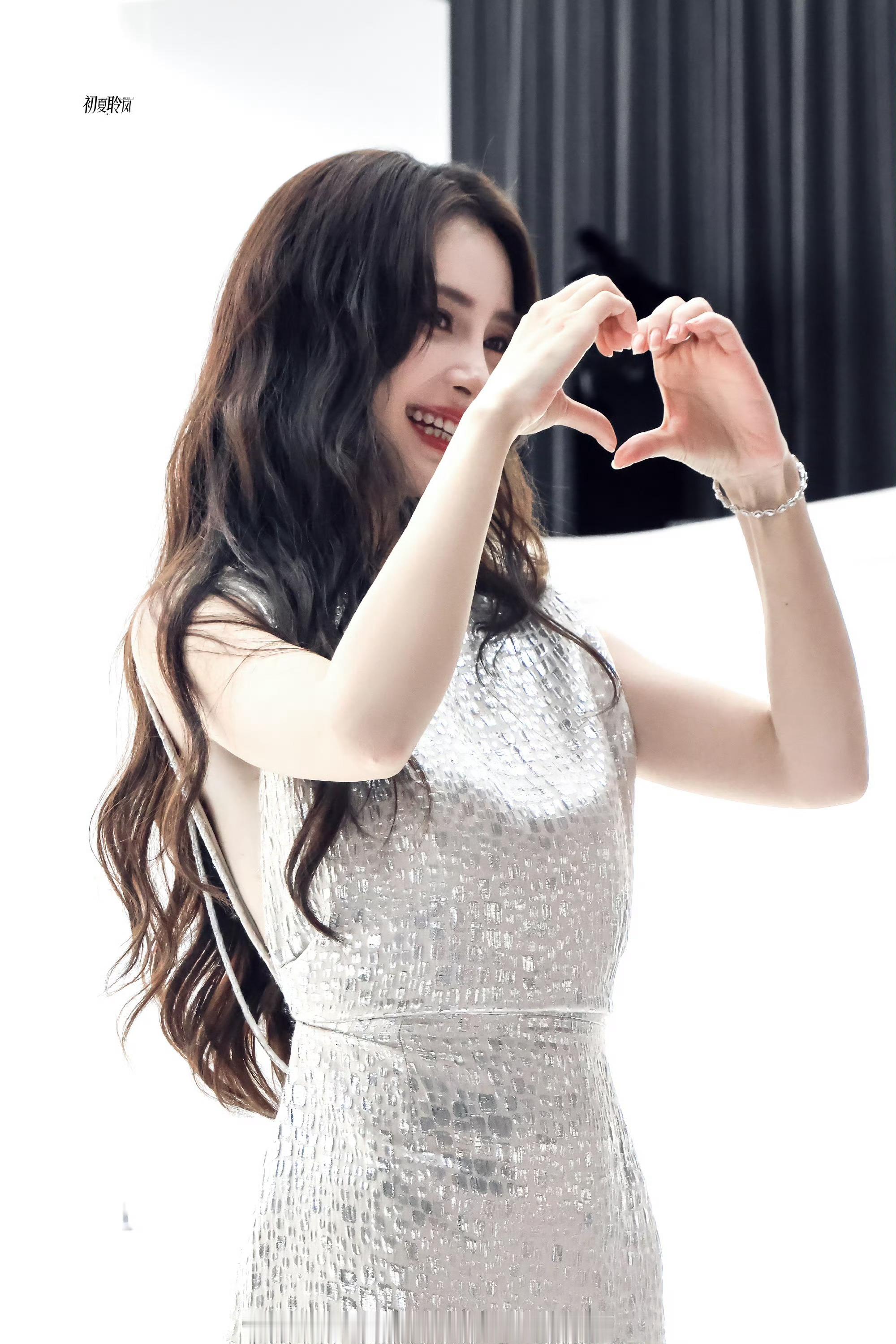 angelababy红蜻蜓女鞋代言人杨颖angelababy“爱没有定义，你与