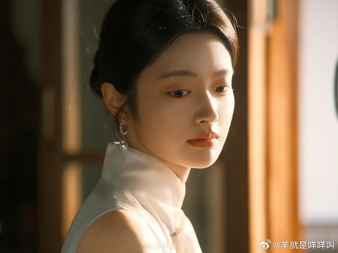 徐若晗玉簟秋旗袍照来了​​​