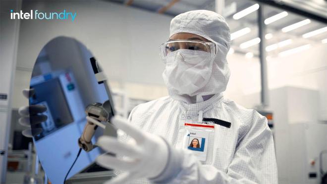 英特尔正在与AMD进行初步谈判, 希望他们能成为新代工客户