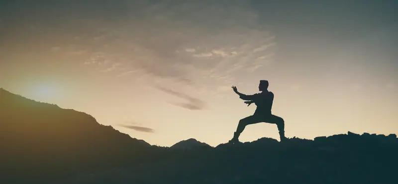 运动具有决定你如何度过余生的最大权力。运动几乎可以全面延缓慢性