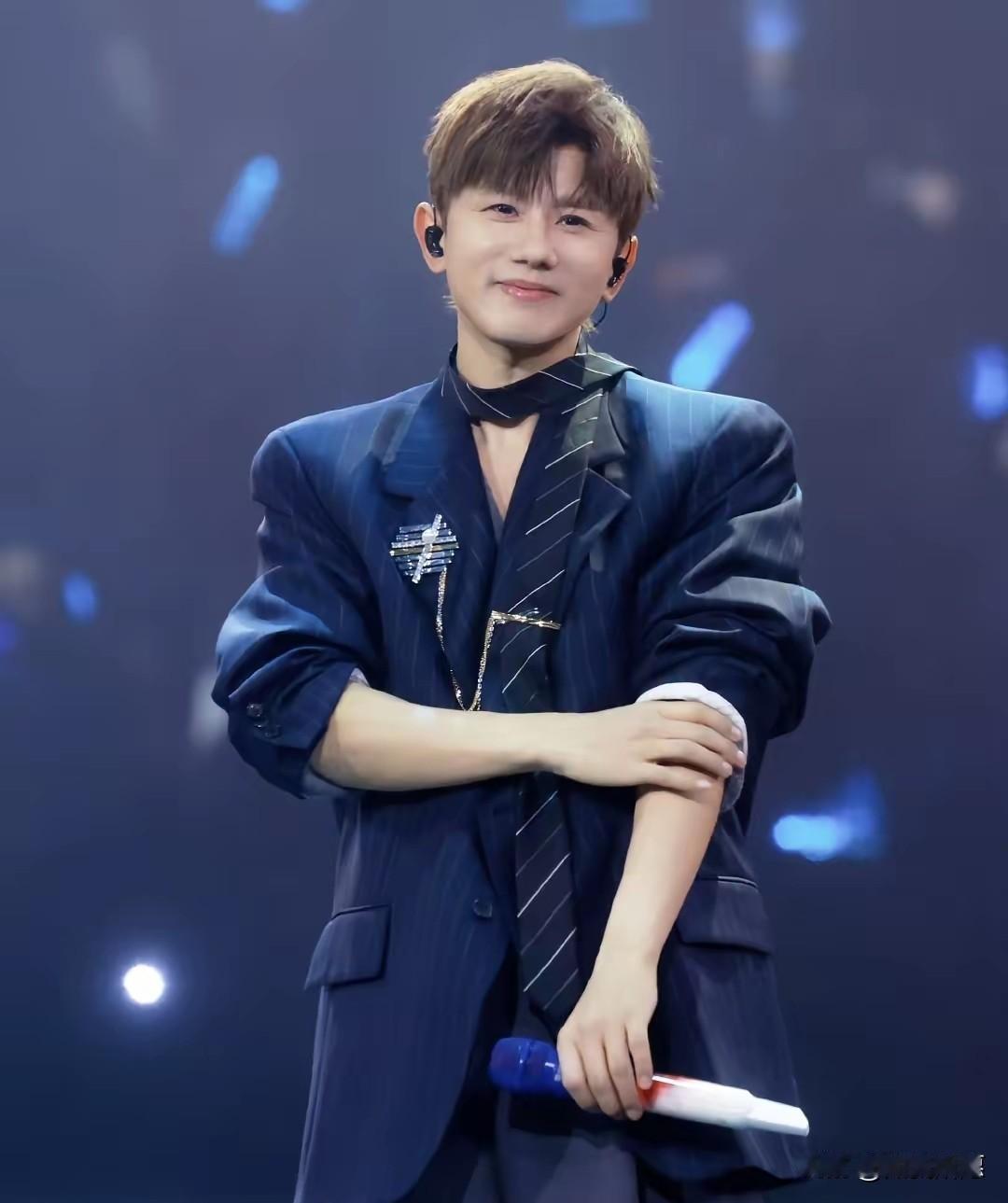 张杰春晚唱完，我估计票务平台的后台警报要响了！都说张杰的票本来就难抢，属于“