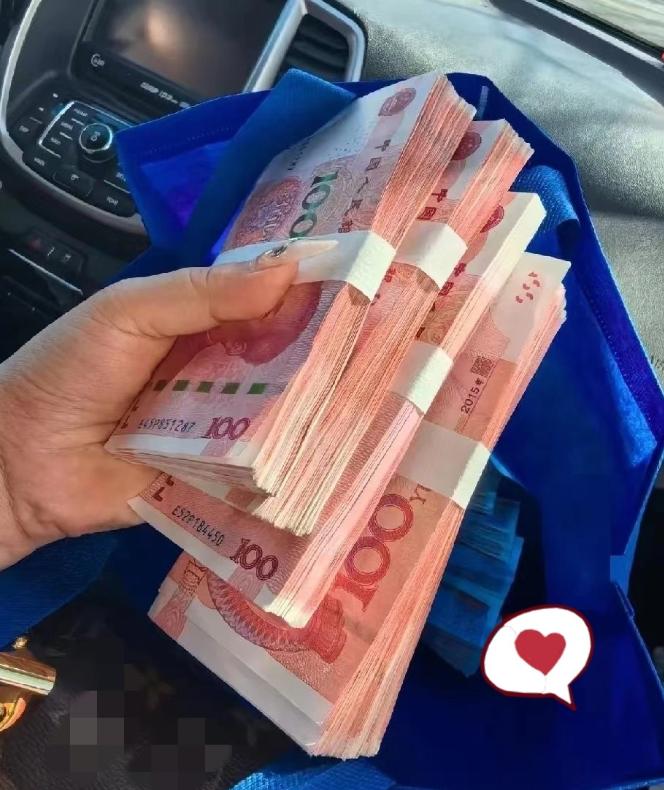 奉劝大家一句，就今年这个行情，但凡你有10万20万现金，千万别想着用钱翻钱