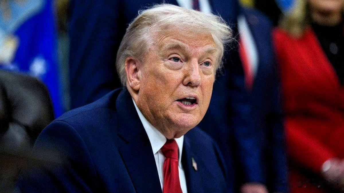 据报道，就在唐纳德·特朗普准备今晚发表国情咨文之际，一份据称与他有关的爱泼斯坦档