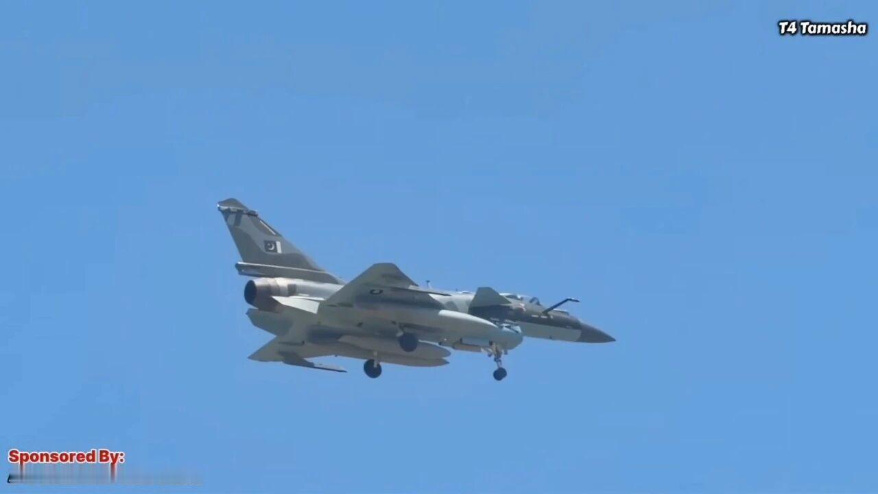 两架未刷号的歼-10CE现身巴基斯坦，巴空军那么快就接收新批次歼-10了？话