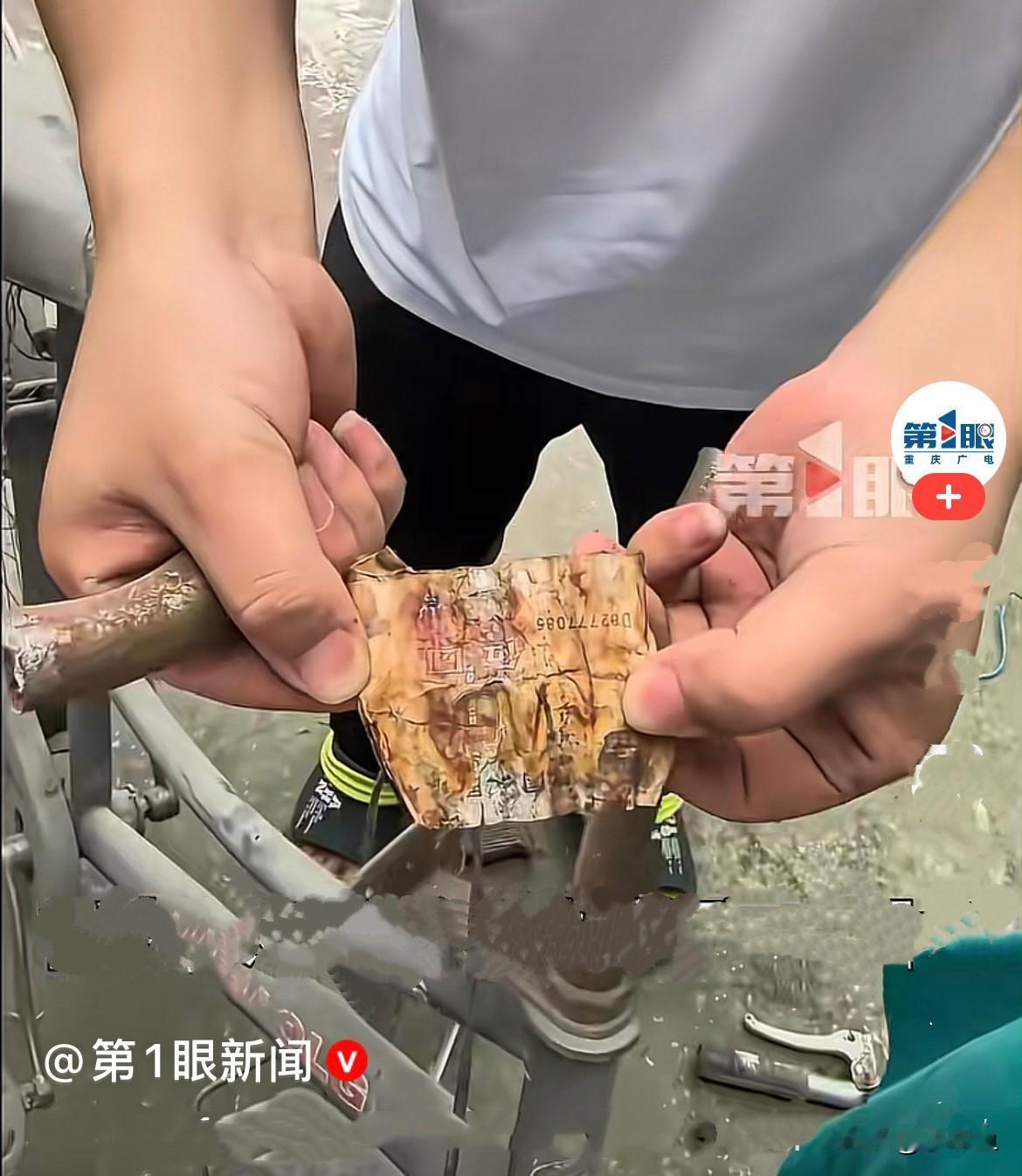 近日，安徽六安张先生带着孩子回老家，这几天家里老人打算清理旧物，把家里一堆闲置的