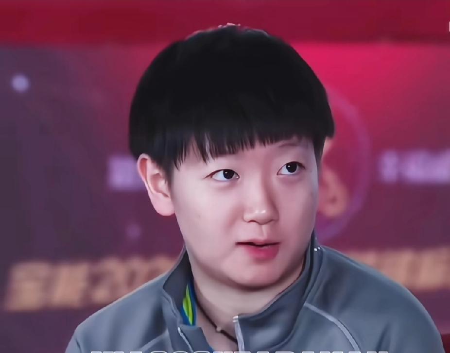 孙颖莎的齐刘海造型也太可爱了吧刷到这张旧照，被莎莎的齐刘海造型戳中萌点！圆