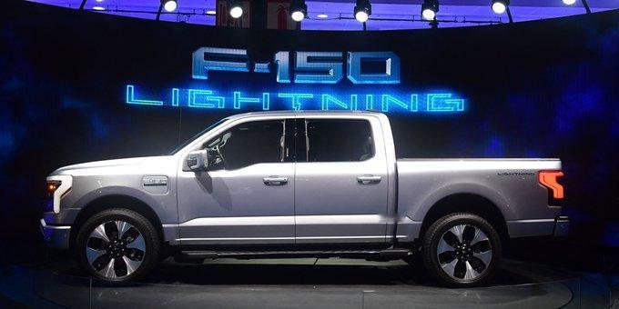 福特这回可真“电”不下去了！2025年12月15日，福特宣布预计要计提约19