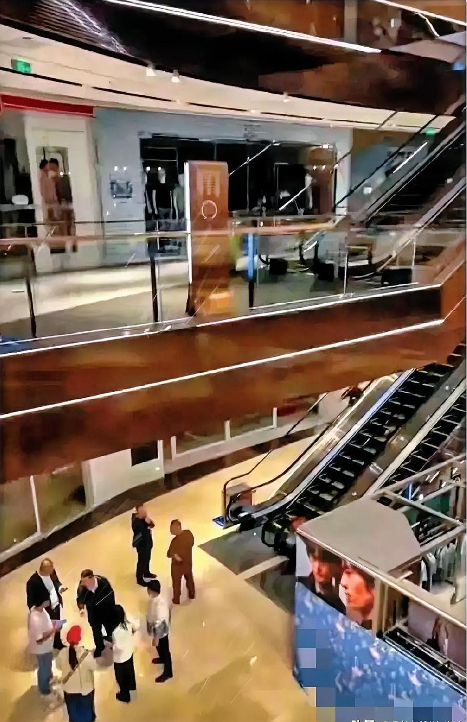 4月18号万达广场那个女人的纵身一跃，直接把我干沉默了。商户叹息着道了句“当场