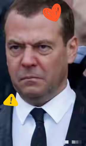 英法准备给乌克兰“决定性武器”，梅德韦杰夫明确表示，只要英法敢把拆解的TN-75