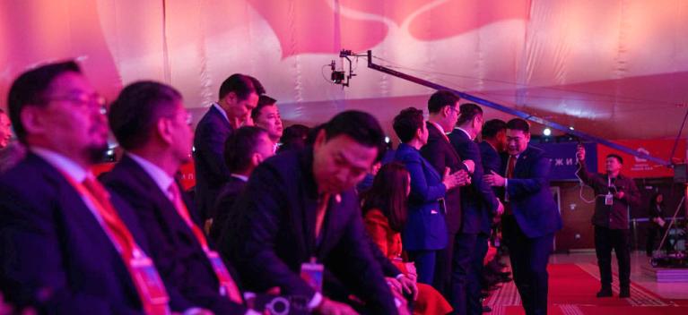 蒙古媒体消息，原计划召开两天的蒙古人民党（MPP）代表大会，因会议成员选举讨论激