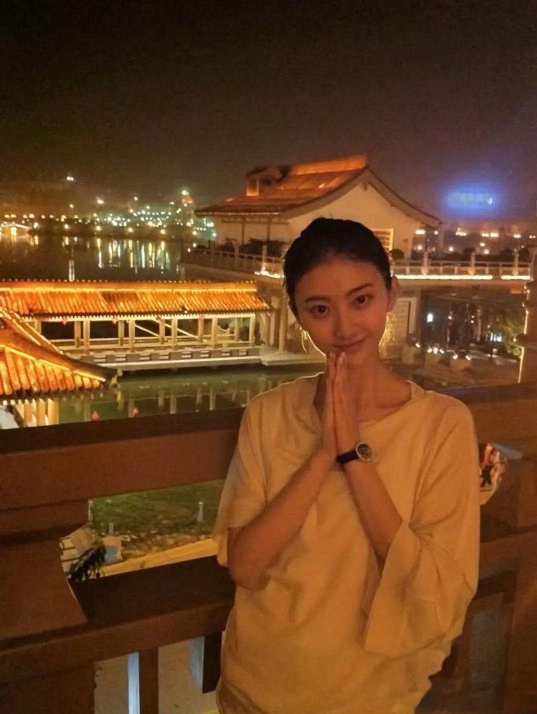 真的太西棠了时光滤镜下的优雅格外动人像翻到小说里压花的缎面书签…✨​​​