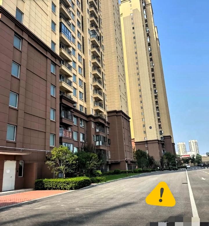 网上流传这样一件事：怪不得现在没人盼拆迁了。我妹夫家拆迁分了8套安置房。前