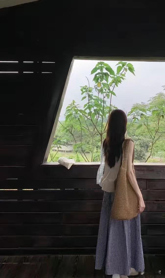 有一种人是特别厉害，能控制自己嘴的人。不管是吃饭，还是说话。都说：民