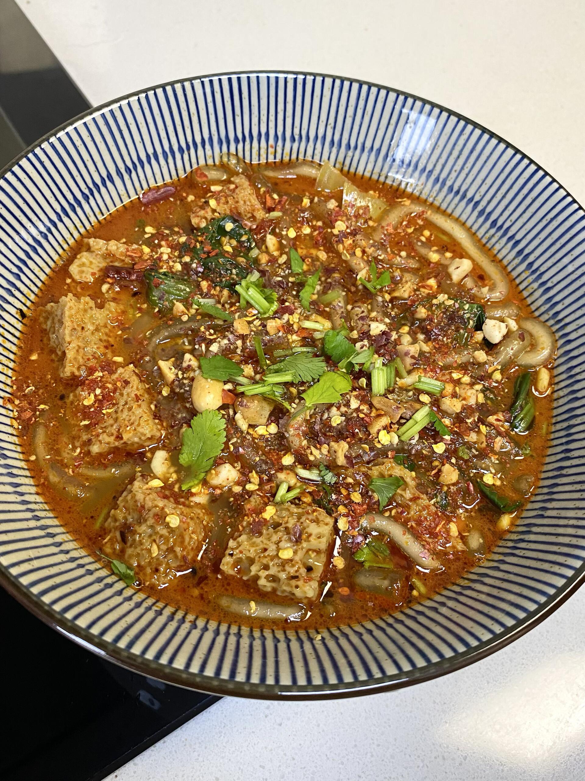 土豆粉这么做超好吃，连吃好几天也太香了吧！土豆粉滑滑糯糯裹满辣汁，解馋又过瘾。