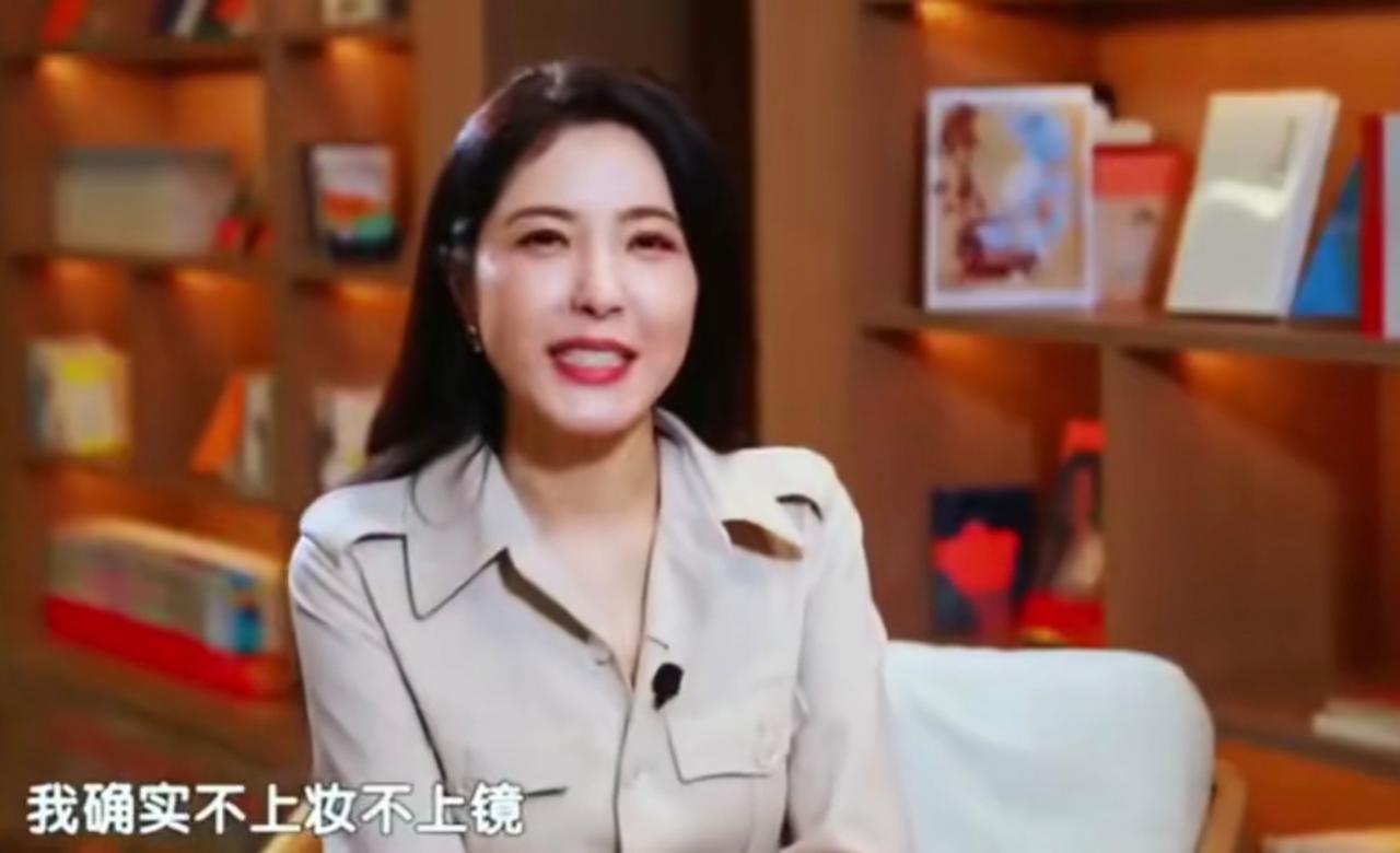 曾黎:“我确实不上妆不上镜，很多人会觉得曾黎怎么这么不上镜，确实是，我小时候不化