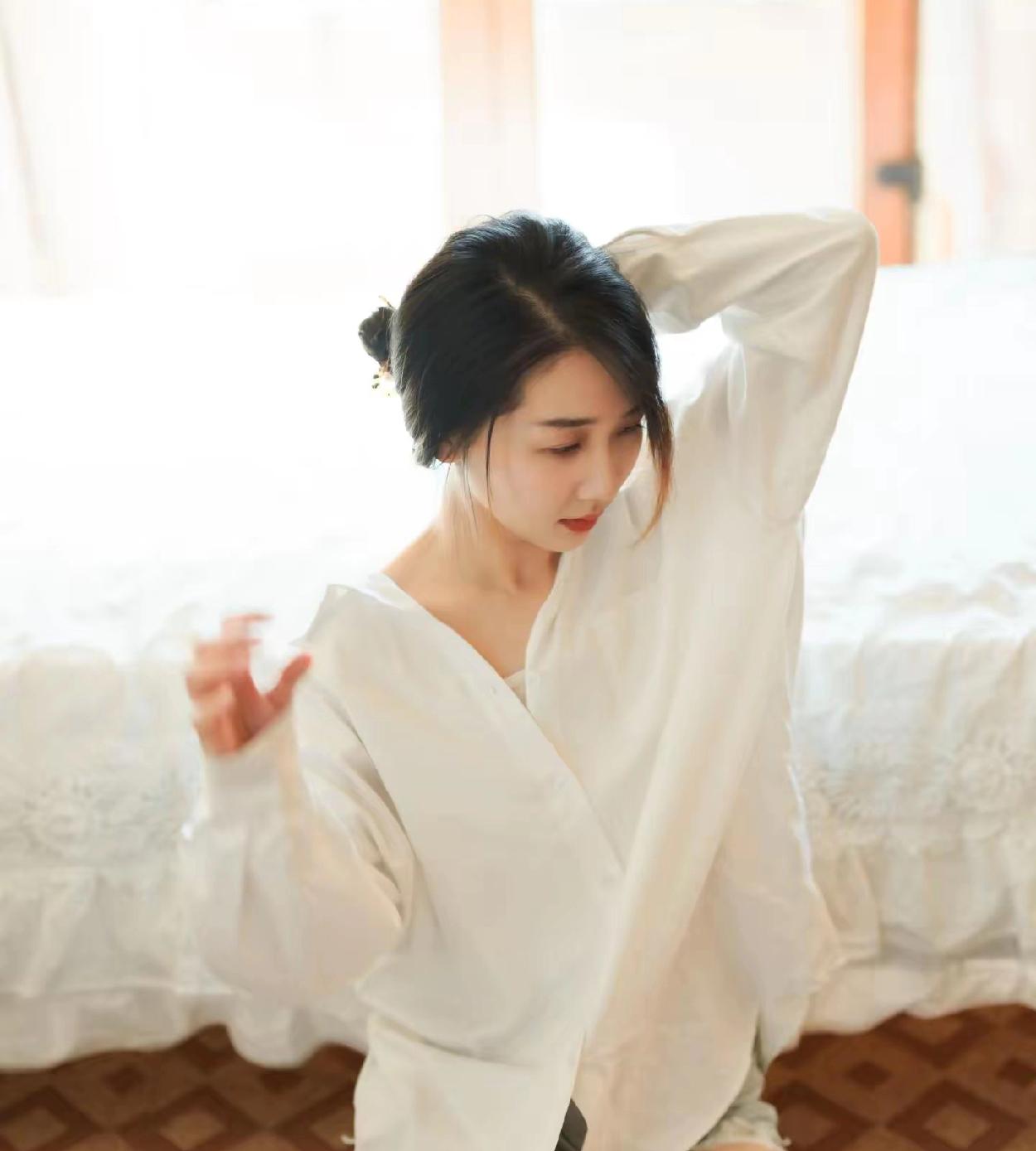 写真集/居家氛围写真，温暖舒适的感觉最重要，其余都是零短裤如何搭配显大长腿?牛