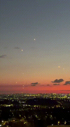 伊朗攻击姿态最帅的一枚导弹：没想到反击这么猛，发射200枚导弹，再次打出导弹雨！