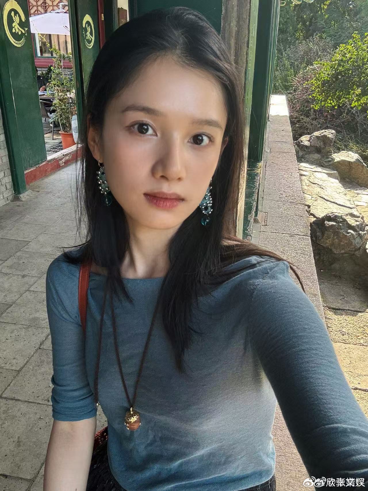 张婧仪逛公园随拍张婧仪逛公园十二宫格张婧仪逛公园随拍，好美，[点赞]​​​