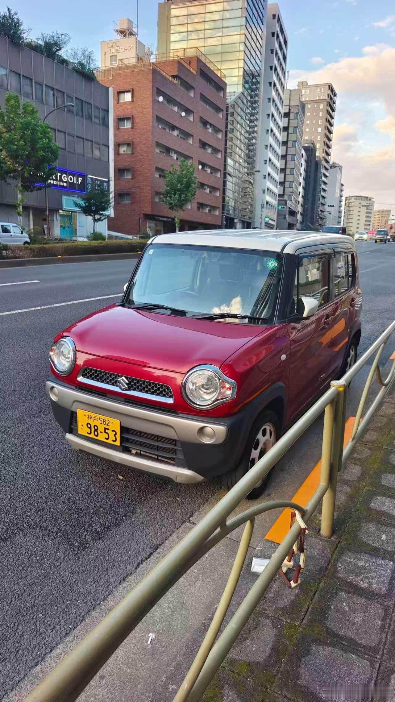 哈哈，日本街头偶遇一个FJ酷路泽（迷你版），普通常见的那种K-car都是北斗星迷