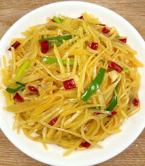 🔥秒变厨房高手！一盘酸辣土豆丝，酸爽开胃让你停不下来！🔥在快节奏的现代生