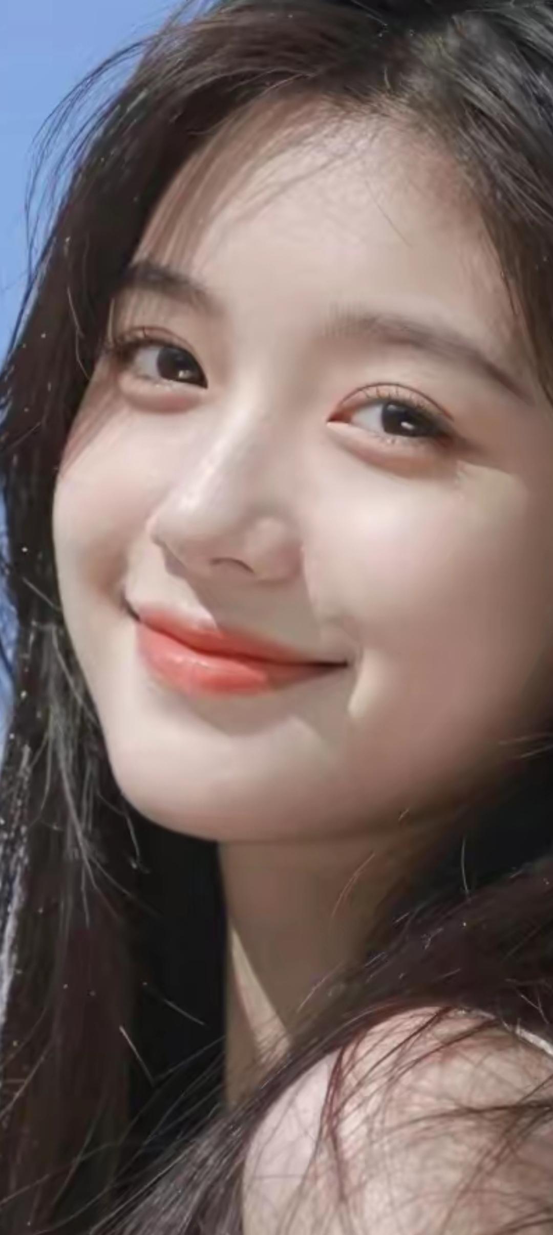 阳光下的微笑，温暖如初！🌞😊