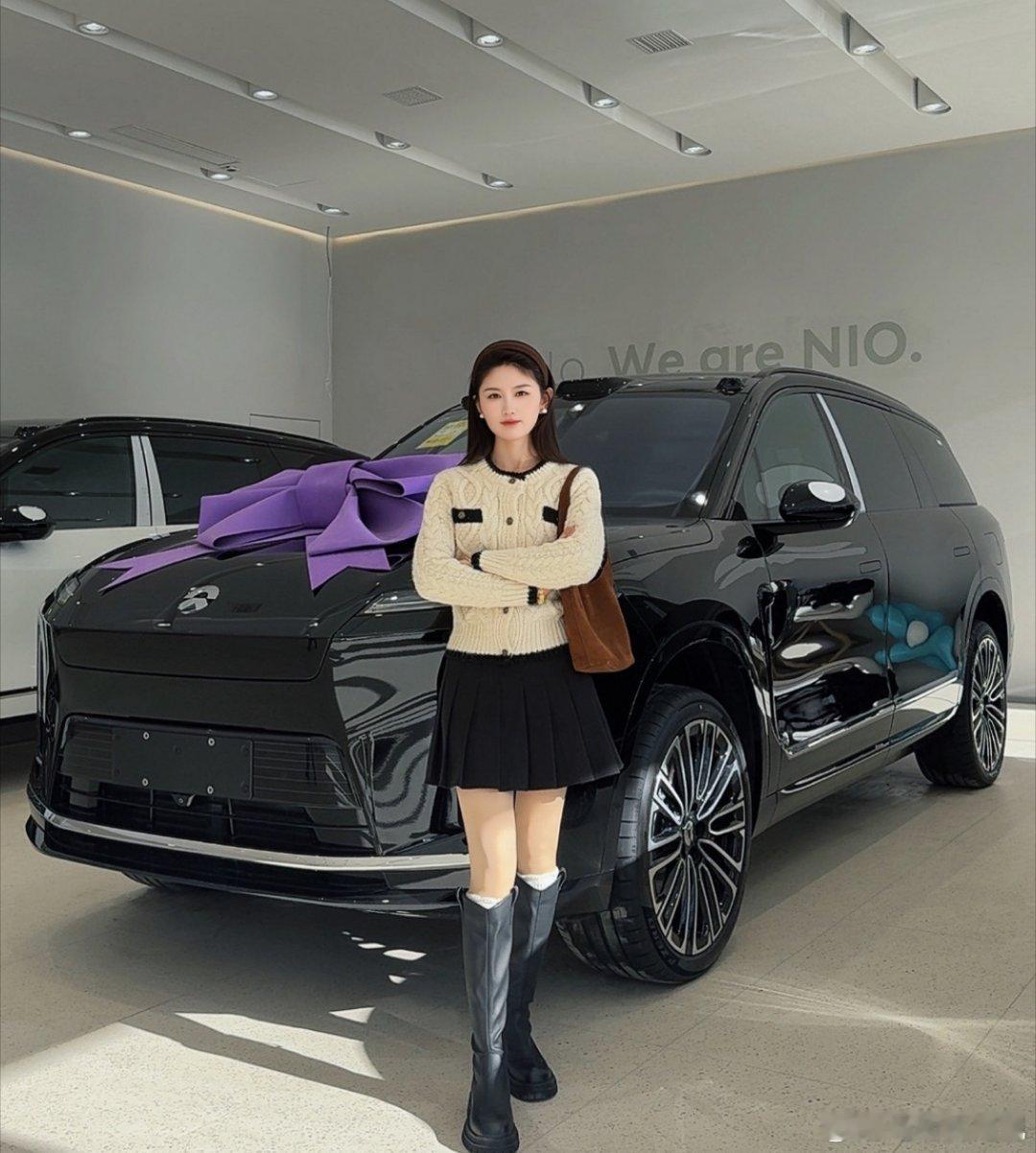终于提了新款蔚来ES8六座版，等车的日子全是期待，提车瞬间直接被颜值戳中！5米2