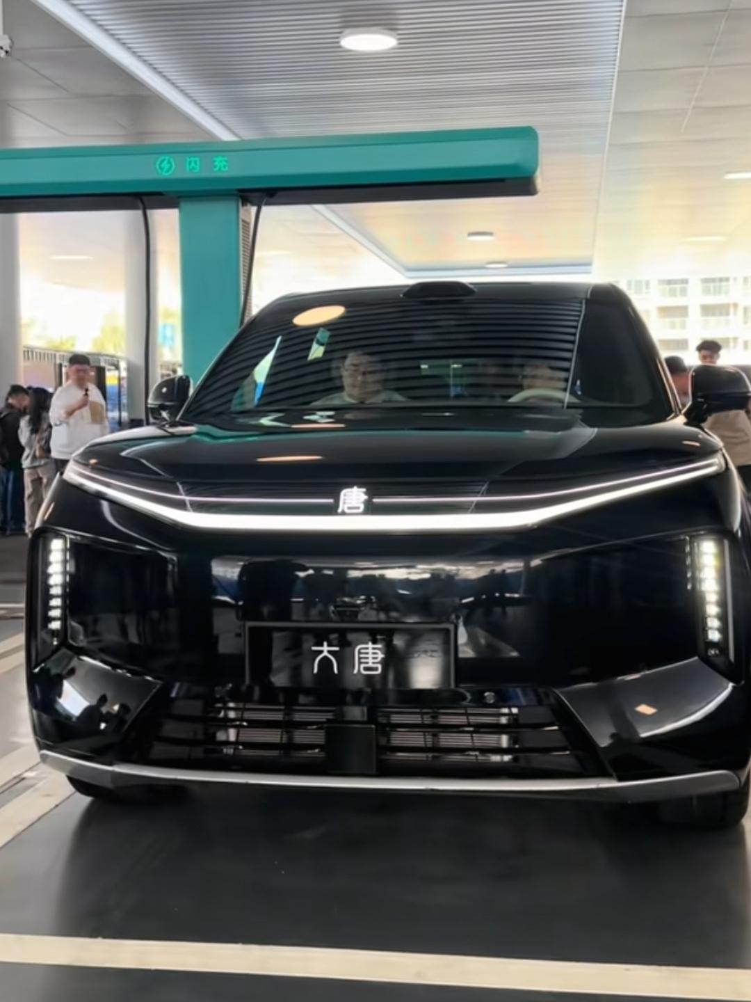 比亚迪发布闪充技术时发布了大唐这台车。大概公布了几个配置，闪充，天神之眼智驾，3