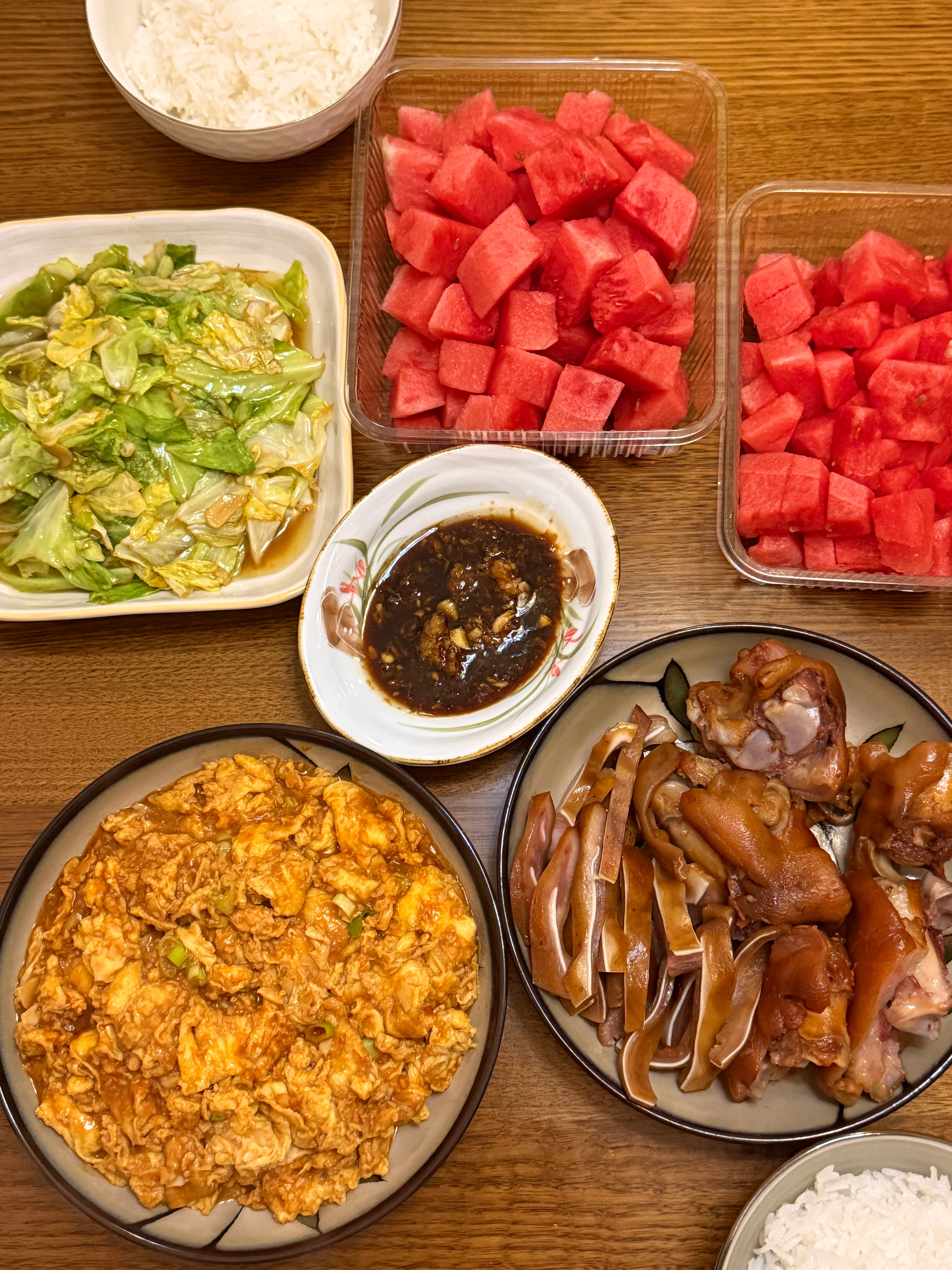 朴素的一餐今晚老酱做饭了