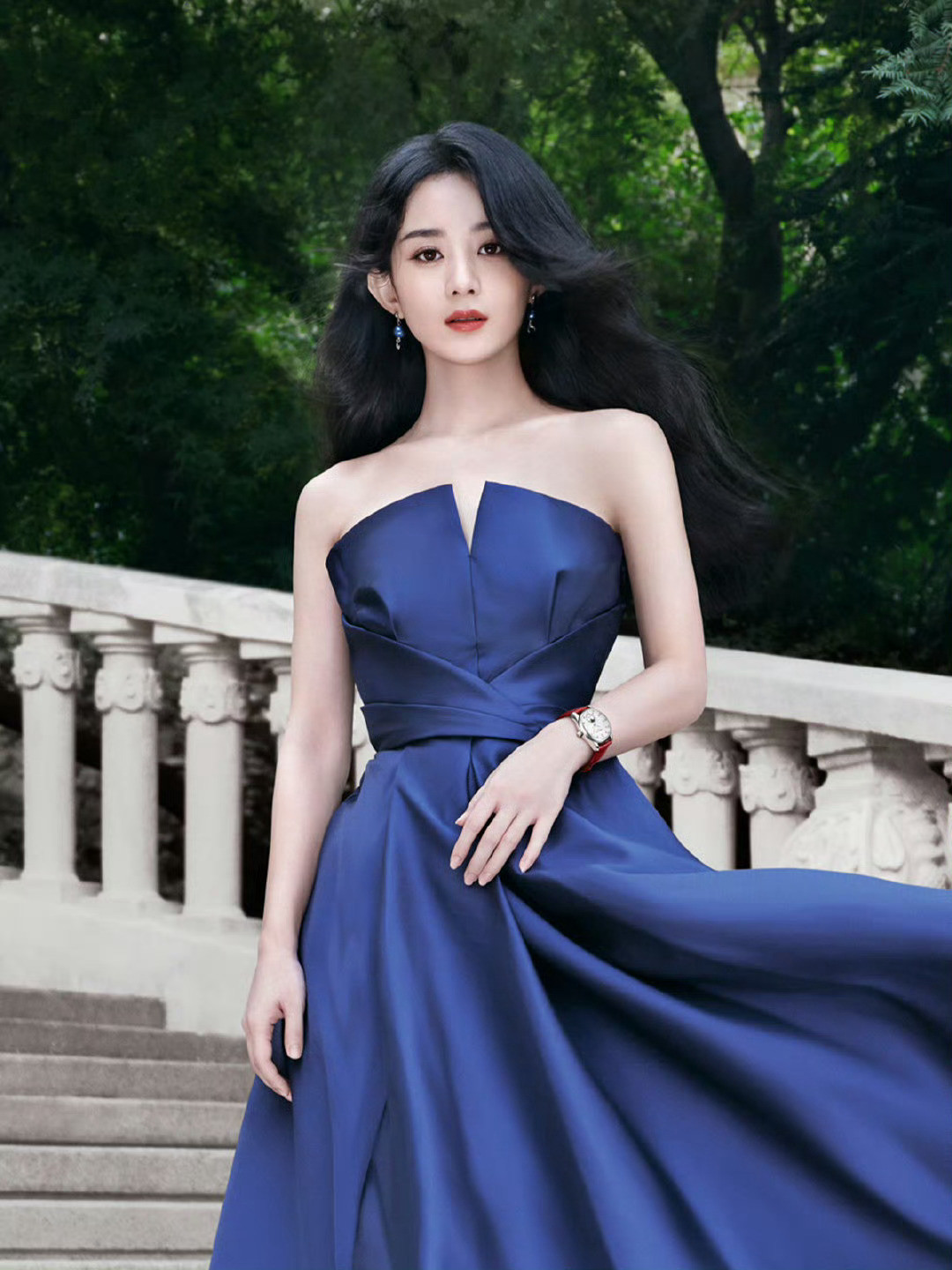 赵丽颖赵丽颖久违的长发明天就有新鲜的赵丽颖可以看喽，还是美妙的浪琴颖，迫