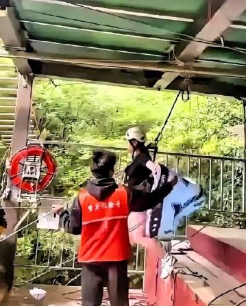 我问了我律所工作的朋友，秋千女生的父母为什么接受和解，我朋友说，换做是你，大概率