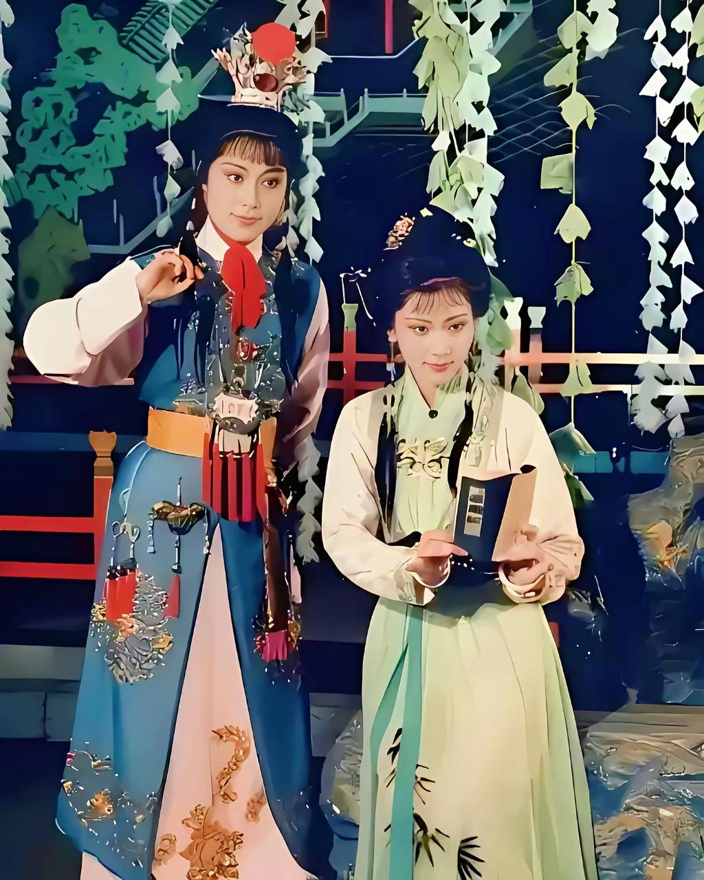 温婉大方妩媚的江南美女~何赛飞