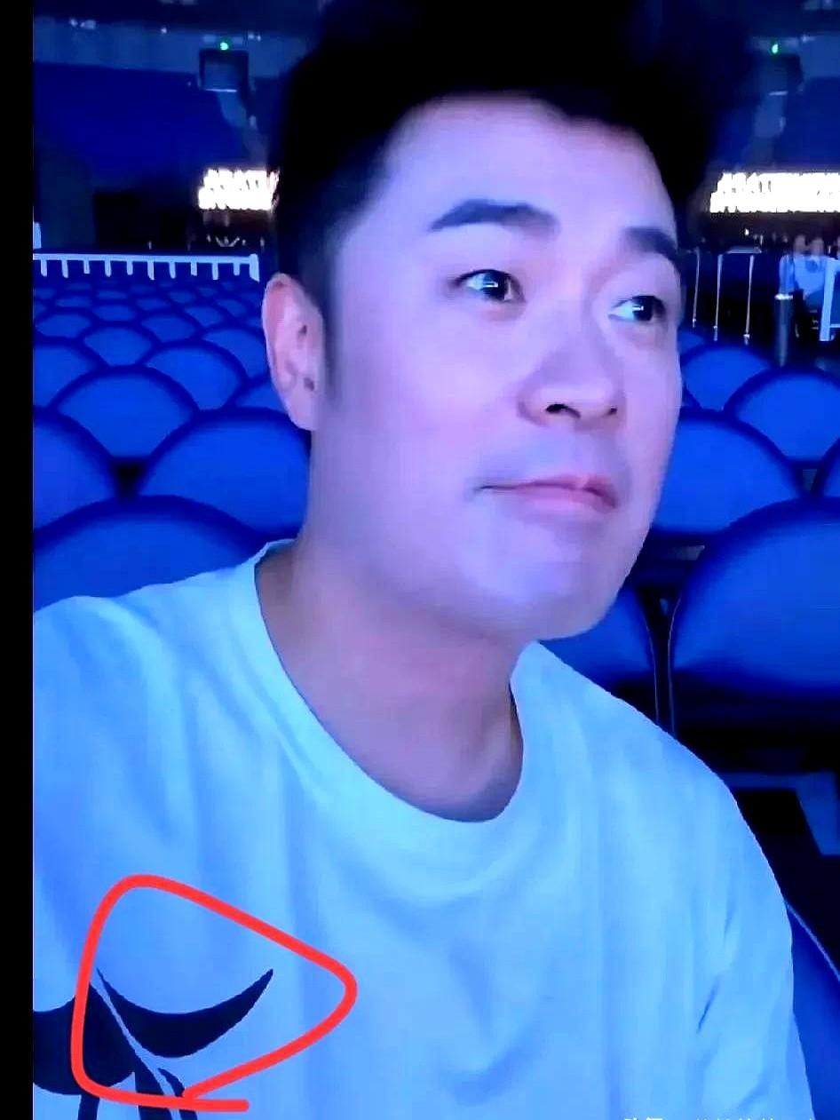 前几日流传鹿晗关晓彤两人已经分手，为了印证这条消息的真实性，陈赫在直播中专门做了