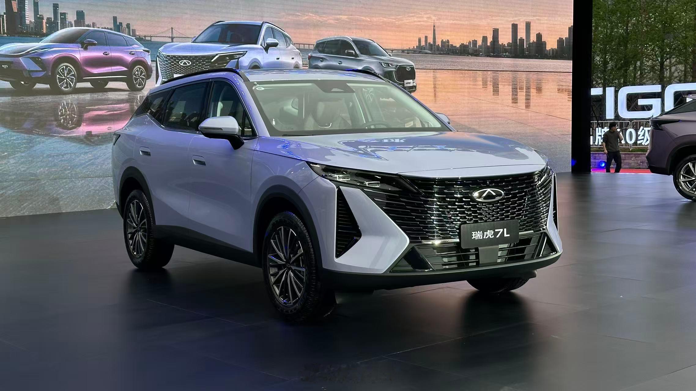 今晚瑞虎双虎上市！其实是三只虎瑞虎5运动版（这车真心挺好看）权益后6.79万起！