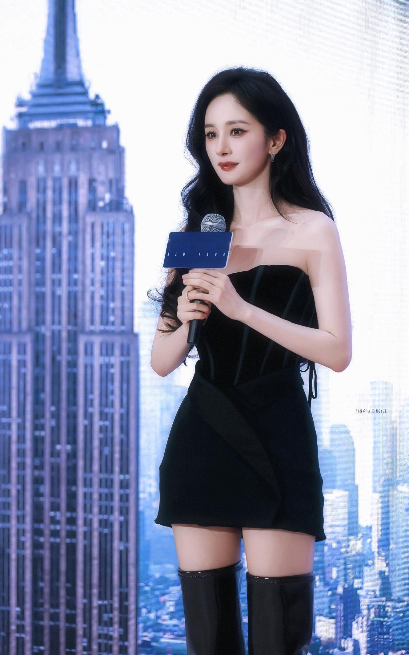 ▪️杨幂｜SW17p长腿靴完全是杨幂的舒适区！！📸杨幂杨幂出发米兰P