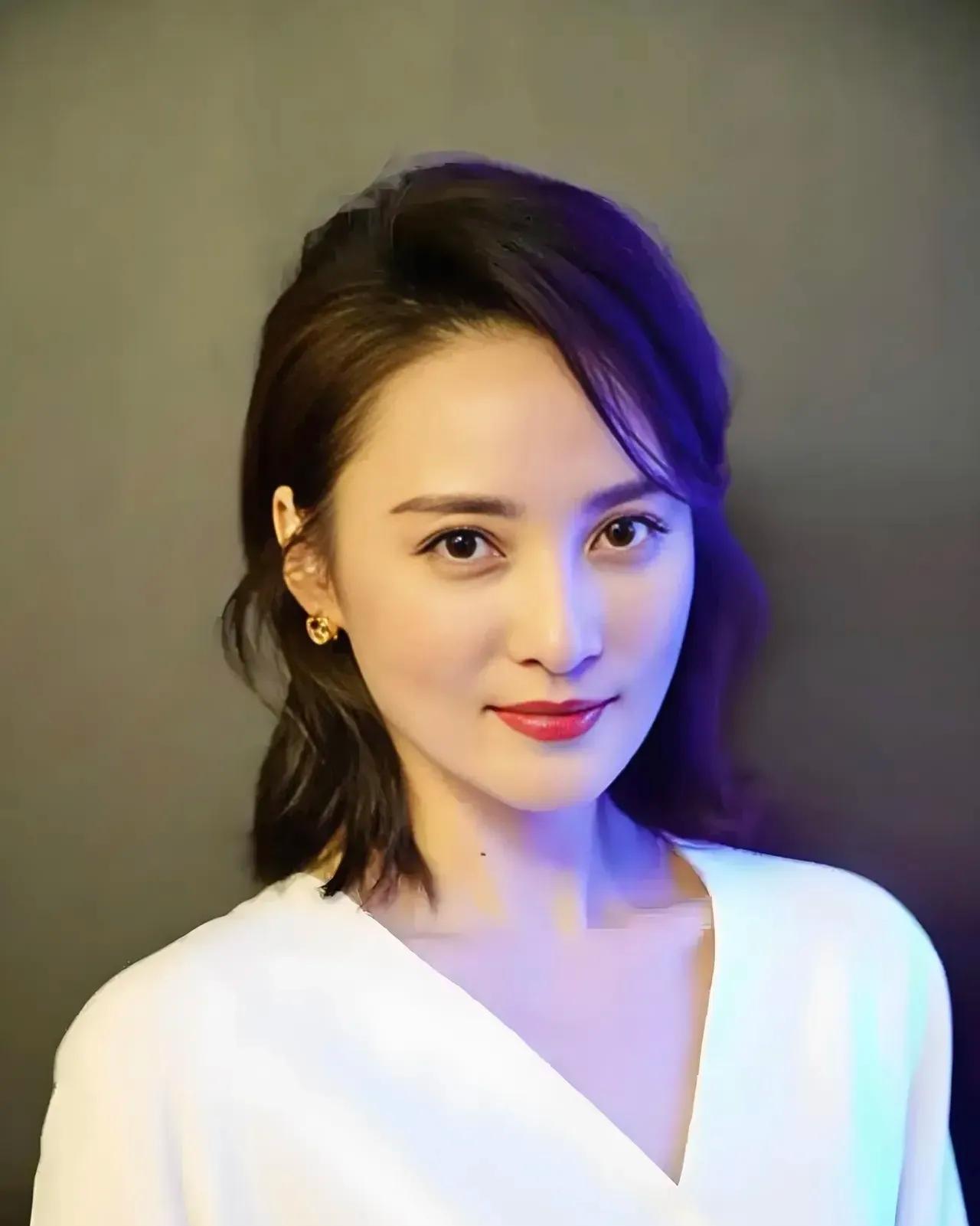 蒋勤勤说，我长得这么漂亮，当年也是引起了校园轰动，可我人生最大的遗憾，就是两个儿