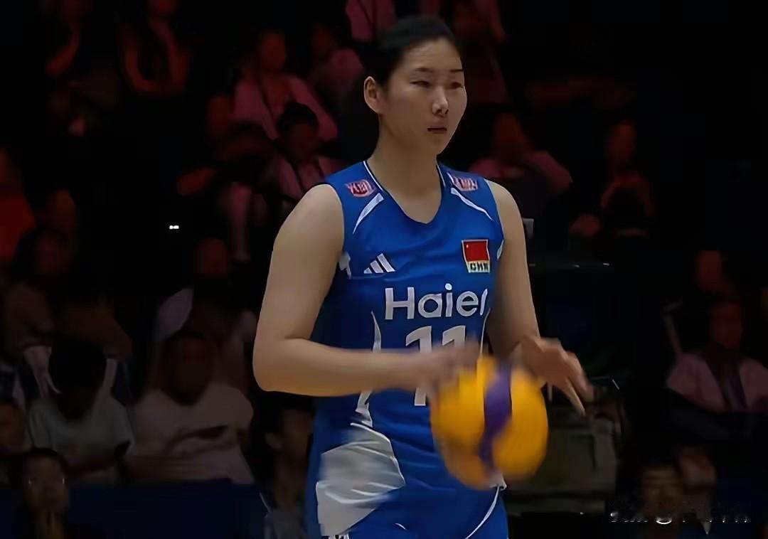 中国女排主攻李晨瑄惊艳“四级跳”记录单！李晨瑄生于2006年12月，身高1.8