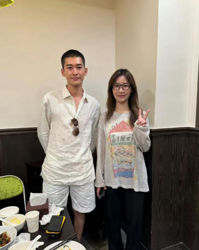 张翰在上海逛街吃饭被偶遇，他减肥了，剪了寸头，没有油腻的感觉了！​​​