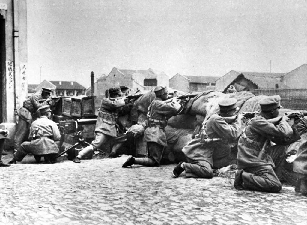 网上流传一种说法：如果当年日本倾尽全国兵力，集中400万大军一股脑压向中国，三个