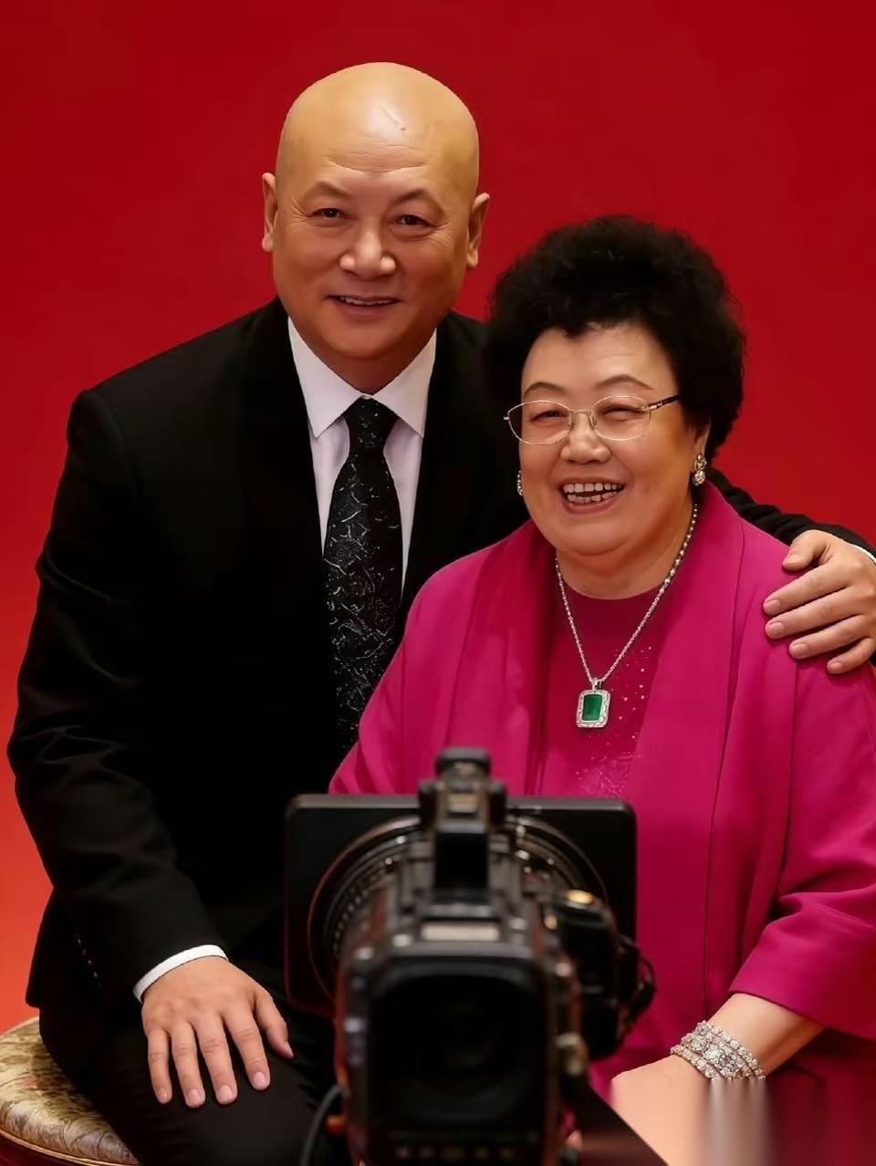 迟重瑞曾在采访里聊起自家的生活，语气里满是平淡，却藏着不少让人好奇的细节，他说：