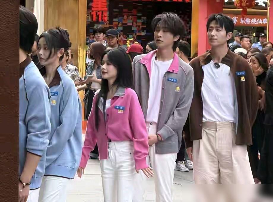 余茵这个人哪哪都挺好长相很漂亮，演技也说得过去唯一让人无法接受的是个子太娇