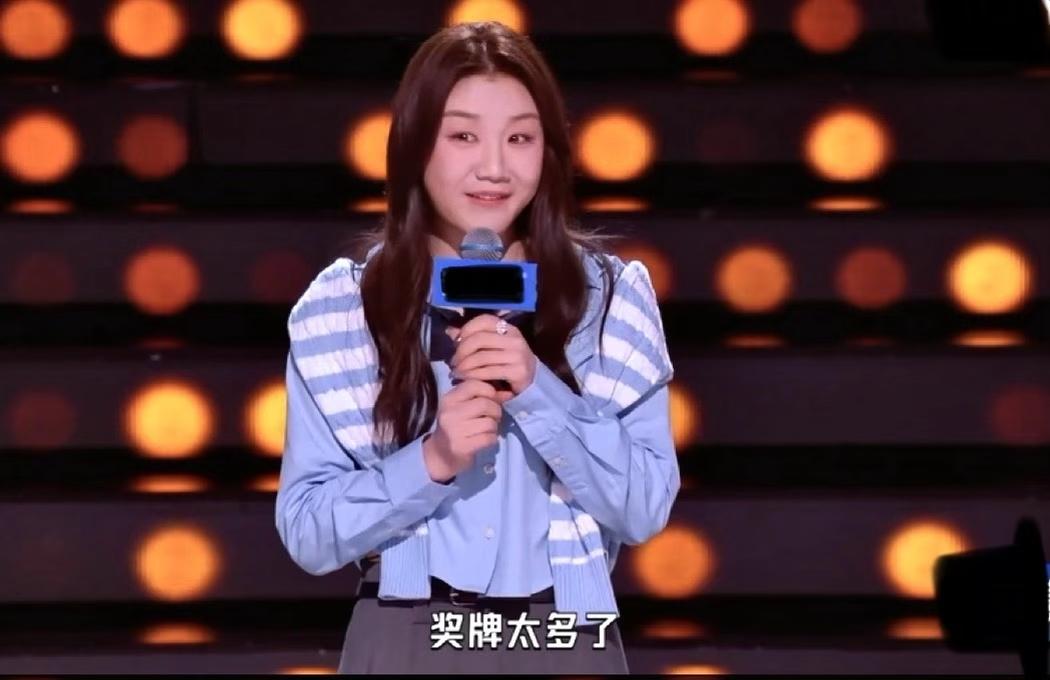 陈梦才是人间清醒！看到她退出国际排名后转头就回家开了一家乒乓俱乐部，教孩