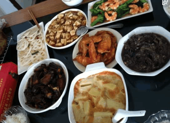 儿子回来说幼儿园饭菜好吃, 每次吃3碗, 看到照片后都怀疑人生了